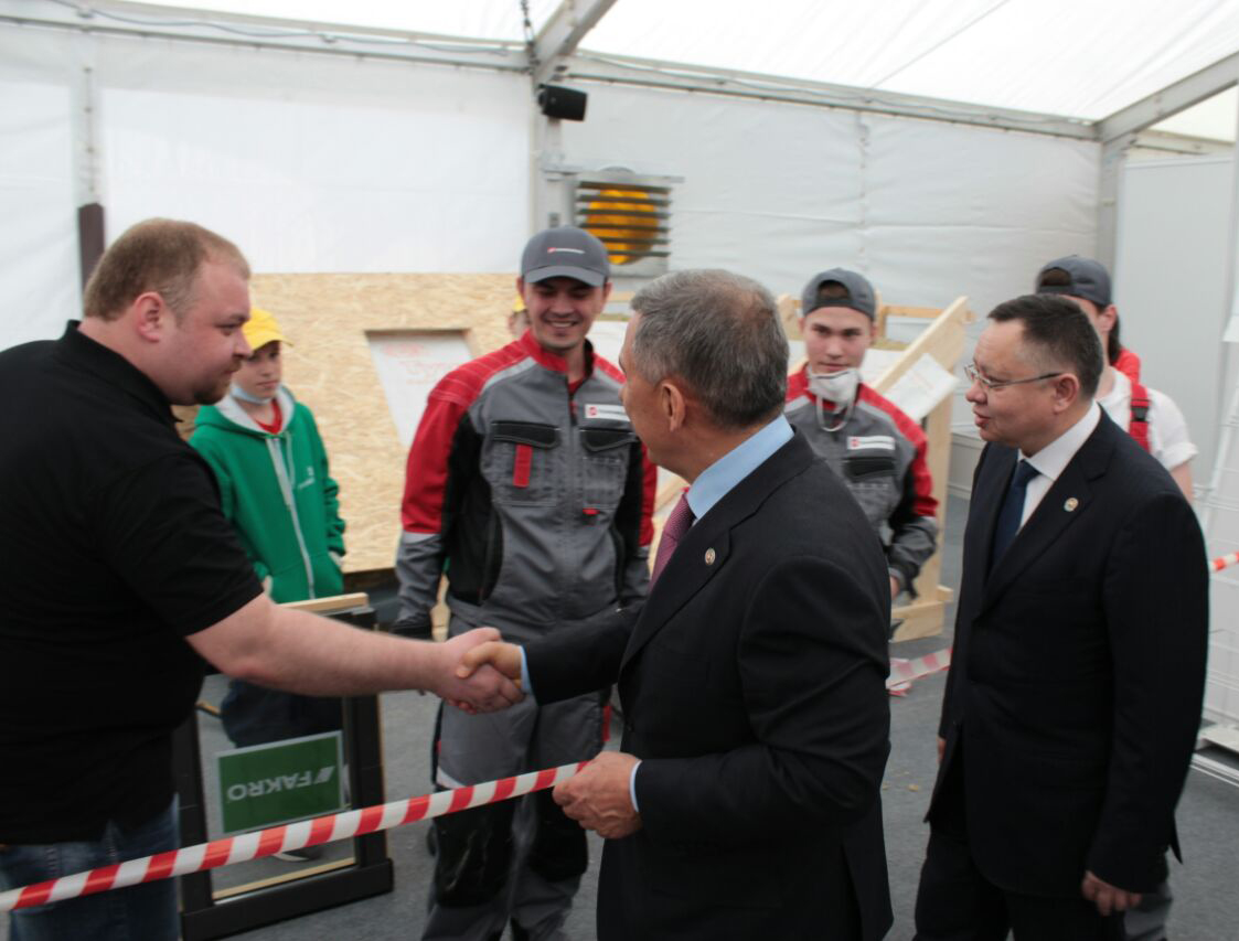 Президент Татарстана посетил стенд FAKRO. Выставка Worldskils, г. Челябинск